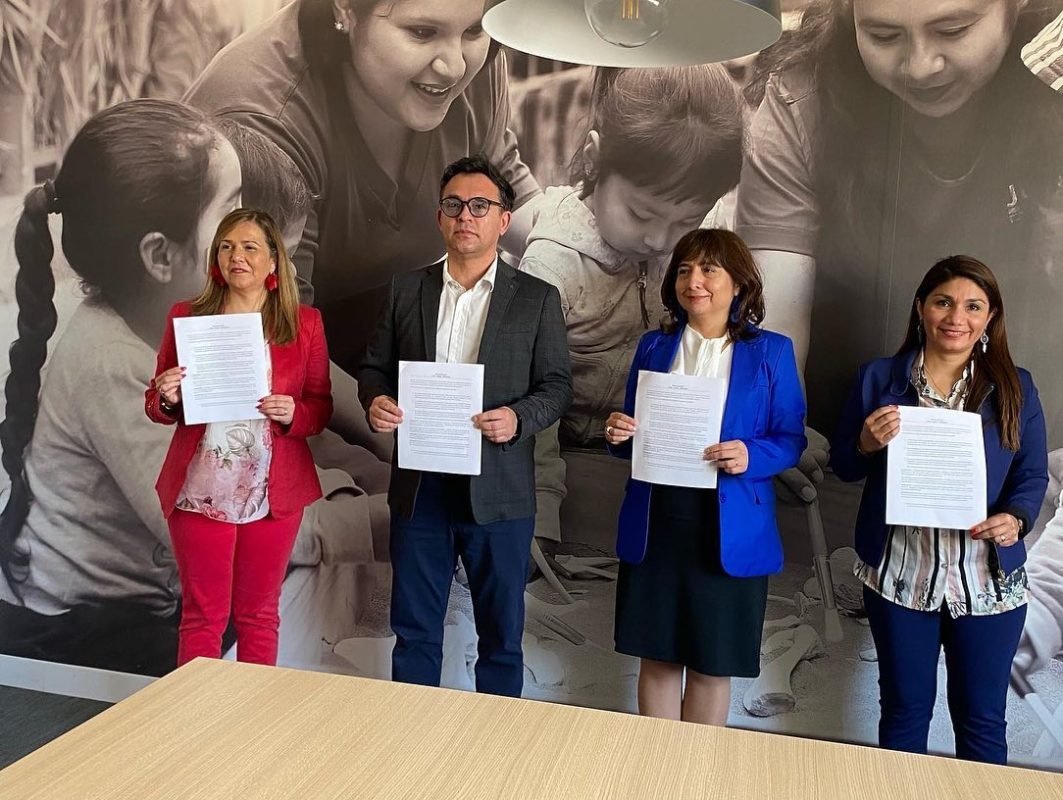 Asociaciones gremiales y JUNJI suscriben acuerdo histórico para modificar aplicación de evaluación integral de educación parvularia